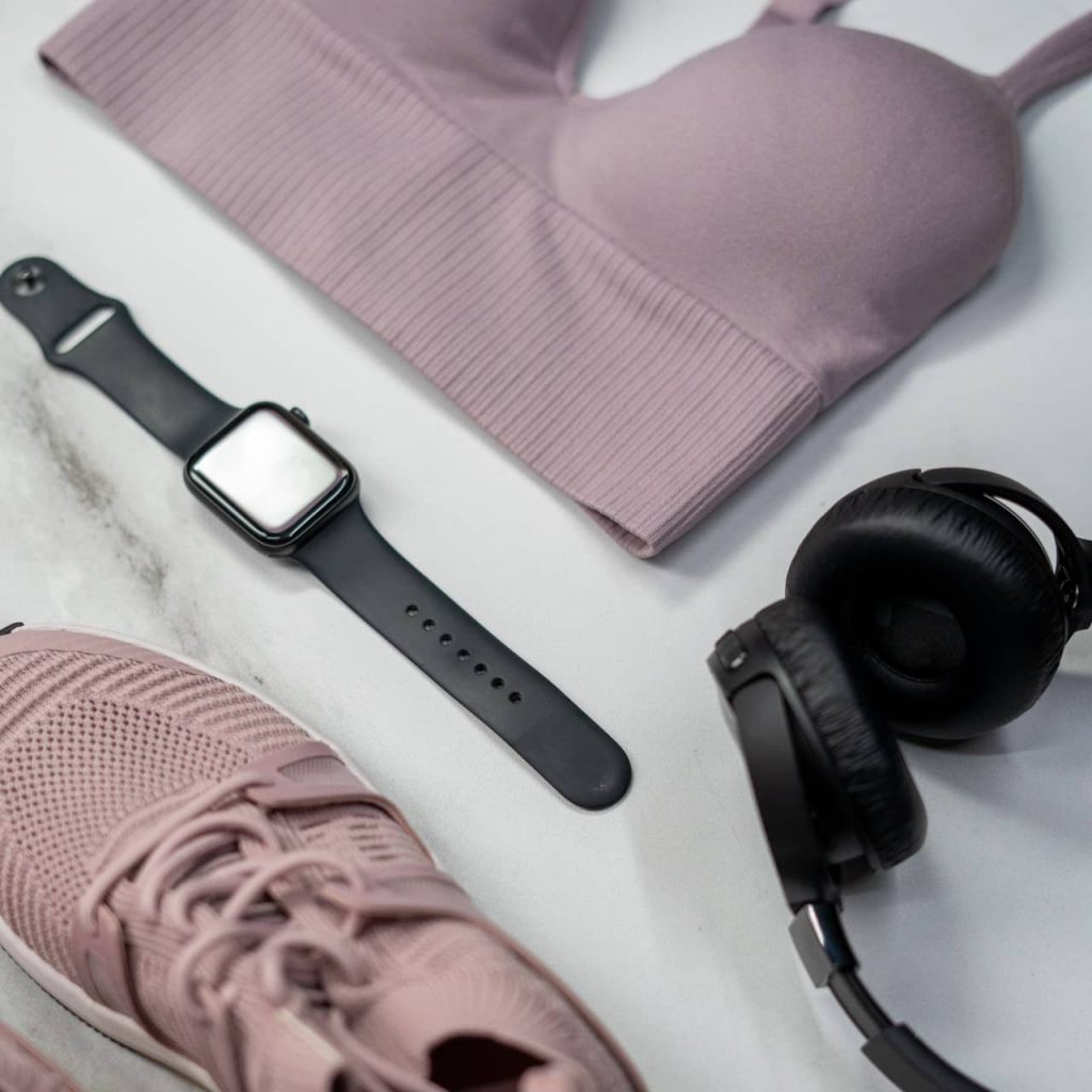 cerny silikonovy reminek na apple watch