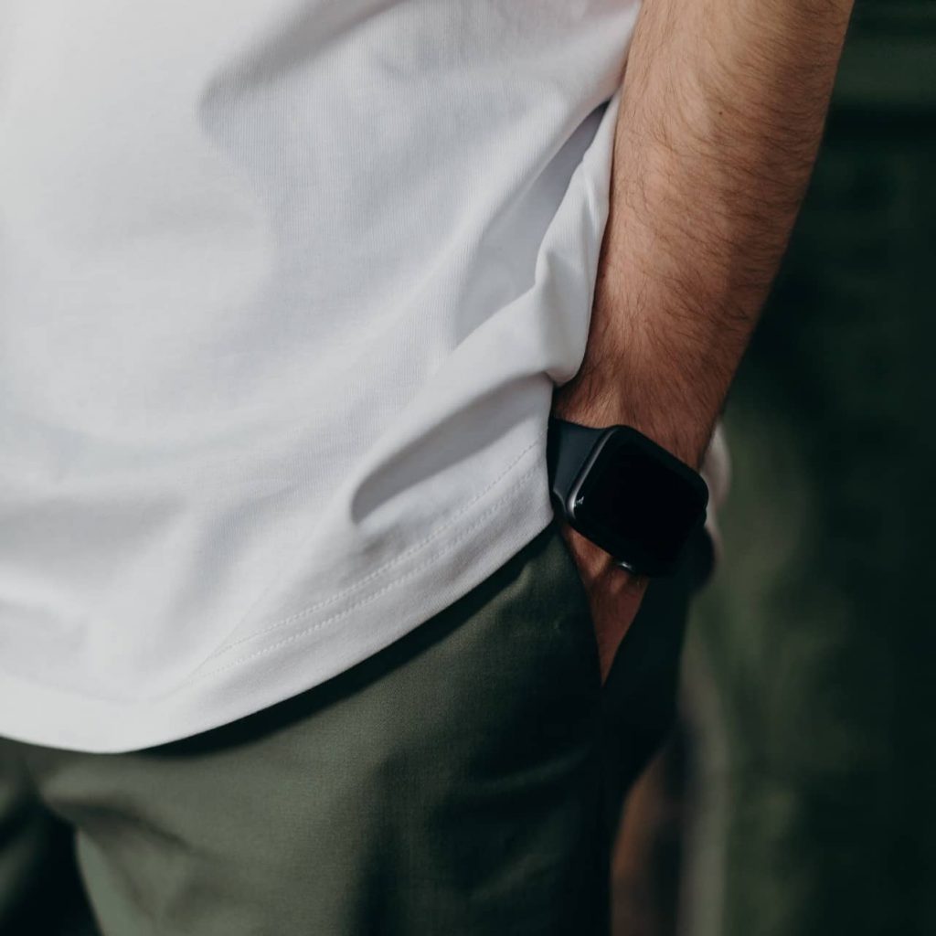 cerny silikonovy reminek na apple watch