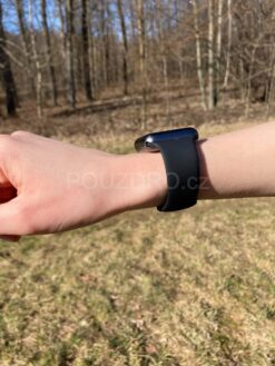 cerny silikonovy reminek na apple watch 44