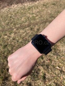 cerny silikonovy reminekk na apple watch se