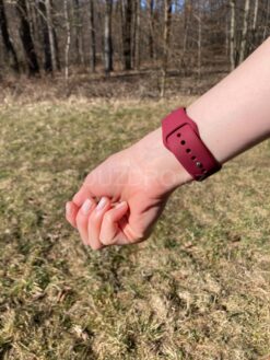 cerveny silikonovy reminek na apple watch 7