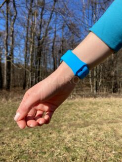 modry silikonovy reminek na apple watch se