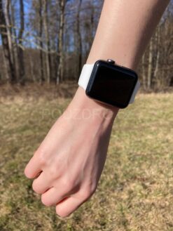 silikonovy bily reminek na apple watch 3