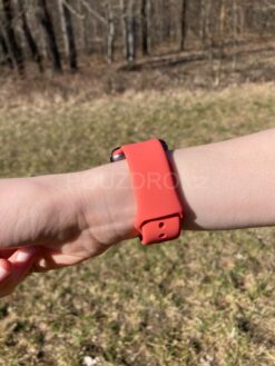 silikonovy lososovy reminek na apple watch 4