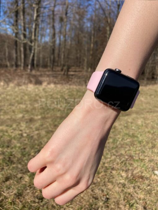 silikonovy baby pink reminek na apple watch 7 45