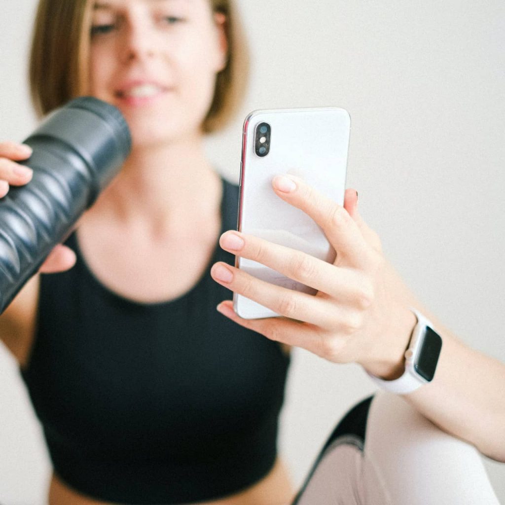 silikonovy reminek na apple watch v bile barve