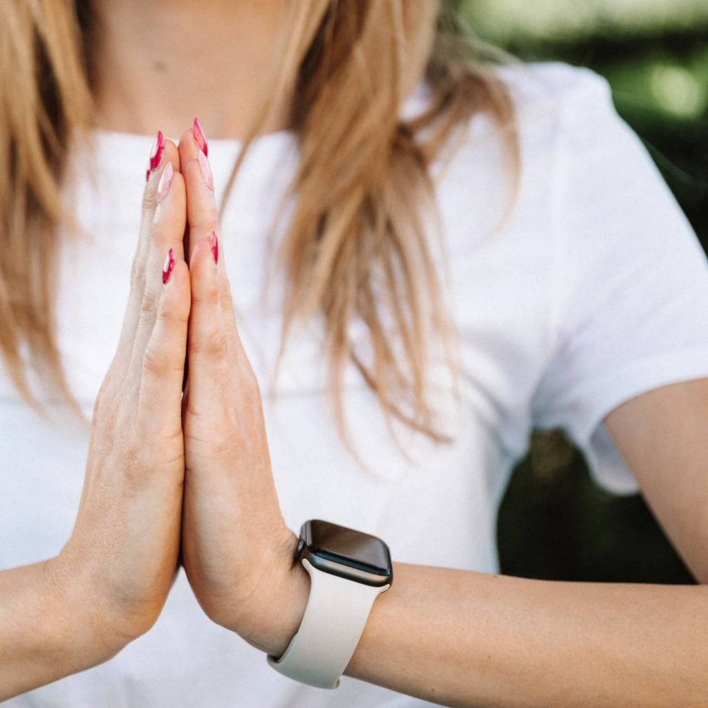 silikonovy reminek na apple watch v bezove barve