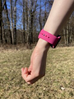 silikonovy ruzovy reminek na apple watch 44