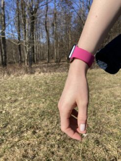 silikonovy ruzovy reminek na apple watch 7 45