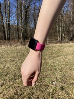 silikonovy ruzovy reminek na apple watch se