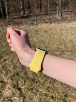 zlute silikonove sluchatka na apple watch 44 mm